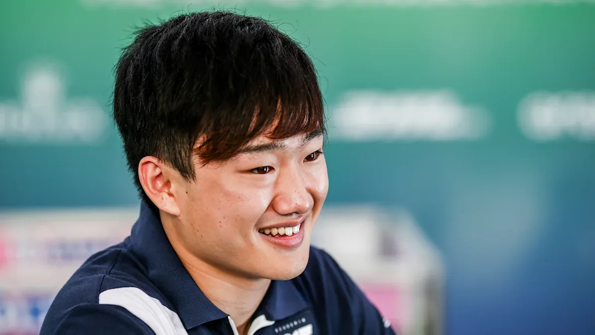Yuki Tsunoda in an official reference photograph